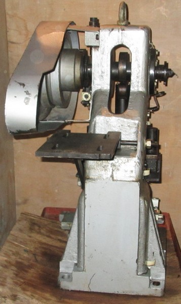 пресс настольный с кривошипно-шатунным механизмом действия и электрическим питанием ,  предназначен для операций холодной штамповки: вырубки, пробивки, гибки, неглубокой вытяжки , опрессовки  зажимов , скоб и наконечников на проводах  , таблетпресс  , таблетирование , габаритный размер - 480х280х600